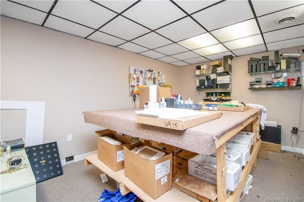 492 Enfield St, Enfield, CT 06082